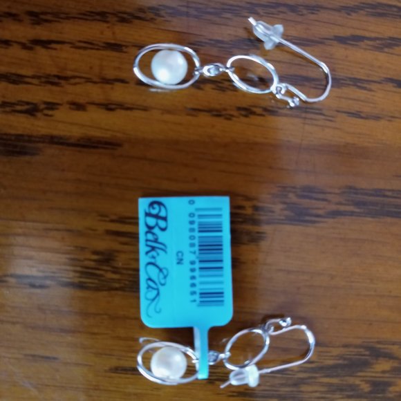 *Price Drop* Pearl and Sterling Silver Earrings - Picture 4 of 4